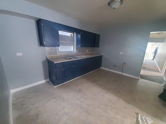 2nd image of 5039 S Hermitage Ave #2