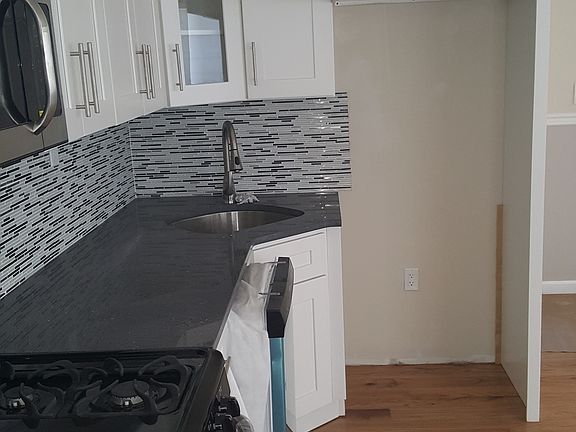 3rd image of 114 Ave 175th St