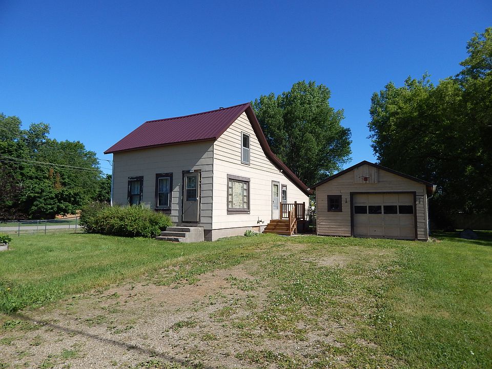 3 bedrm home on 3 city lots