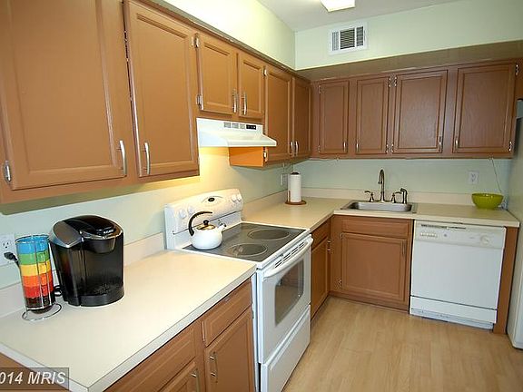 4th image of 4682 Conwell Dr