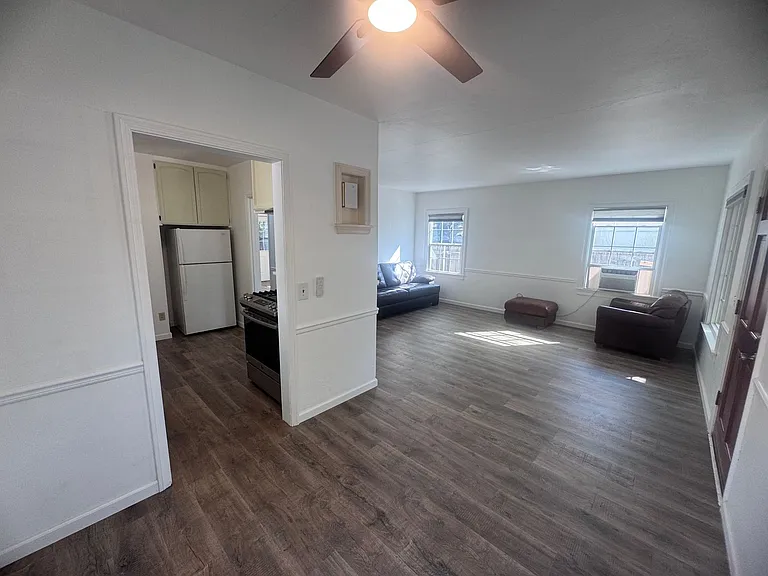 1559 Virginia Ave — Photo 6