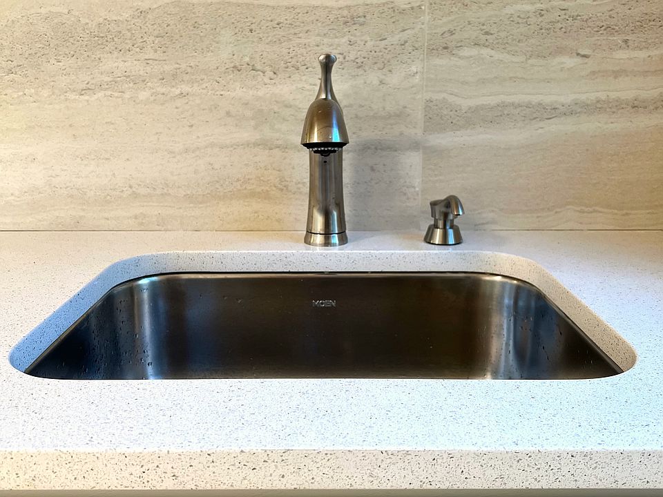 Undermount sink