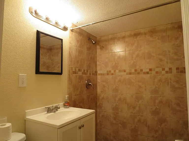 846 1/2 Forest St — Photo 3