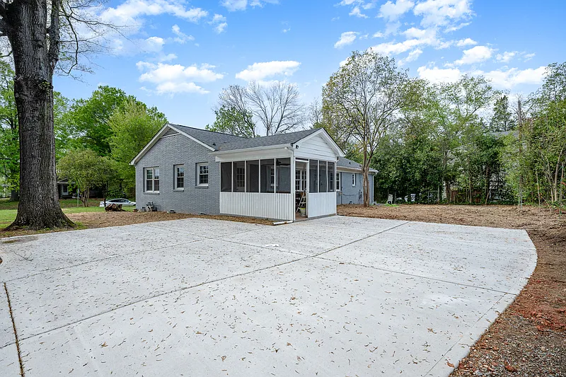 2 bed, 1.0 bath, 880 sqft, $1,750 — Photo 3