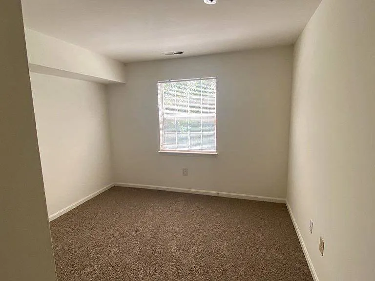 8601 Falls Run Rd #I — Photo 13