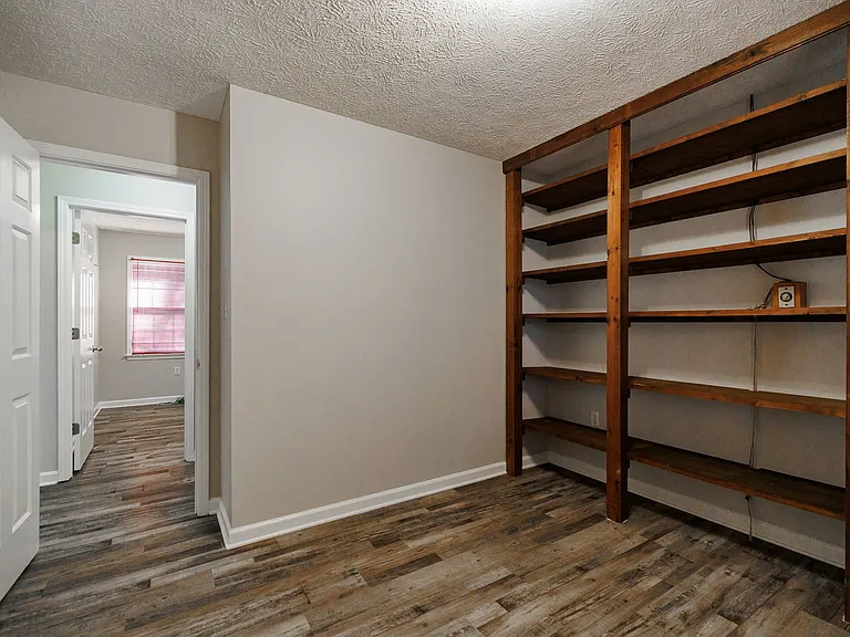 1160 Grayson Ln — Photo 10