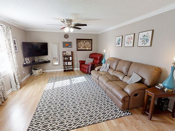 5th image of 316 Pioneer Dr