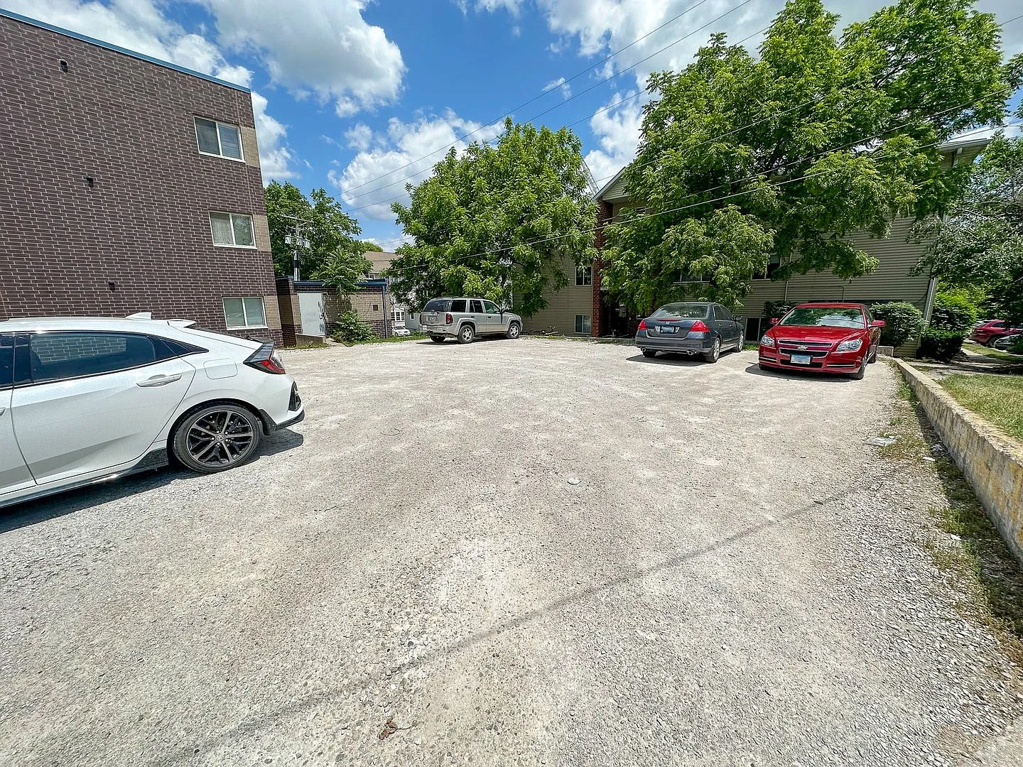 218 Hyland — Photo 2