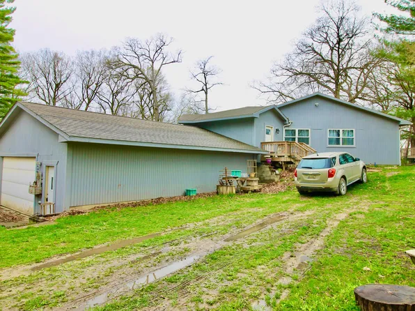 16498 Oak Hill Dr, Fenton, MI 48430