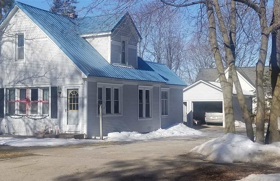 1st image of 216 W Lincoln St