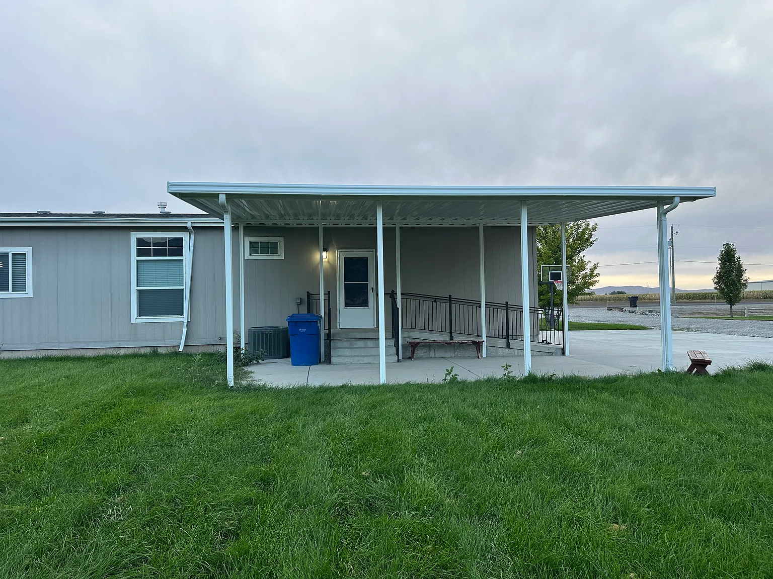 3 bed, 2000 sqft, $1,900 — Photo 4