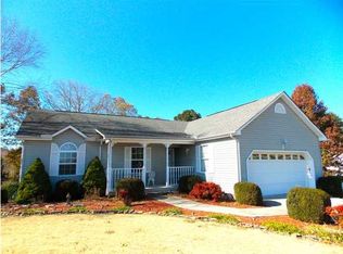 221 Lauren Cir, Chickamauga, GA 30707