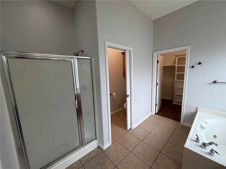 6830 Round Table St — Photo 23