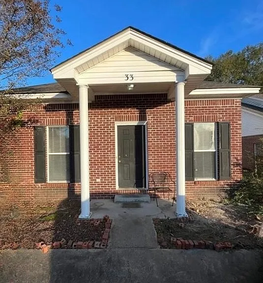 33 Jamestown Loop — Photo 1