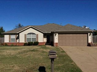 82 W Briarmeadow St, Farmington, AR 72730