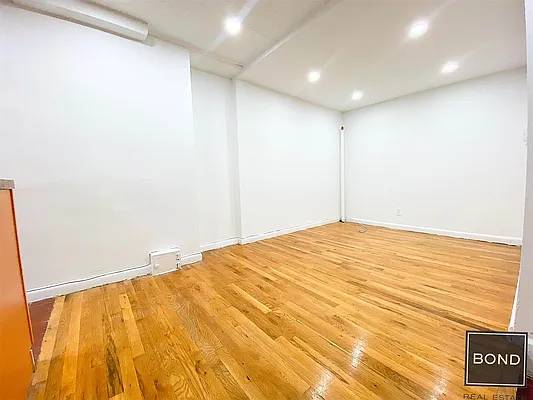 Rented by Bond New York | media 15