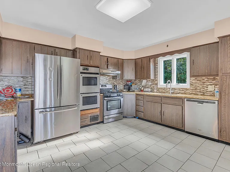 872 Red Oaks Dr — Photo 5