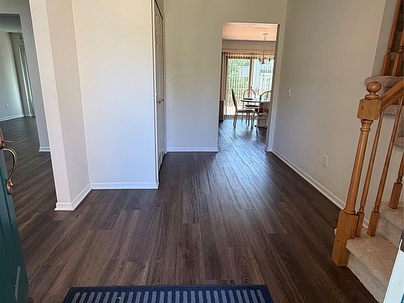 4th image of 7043 Foxridge Dr
