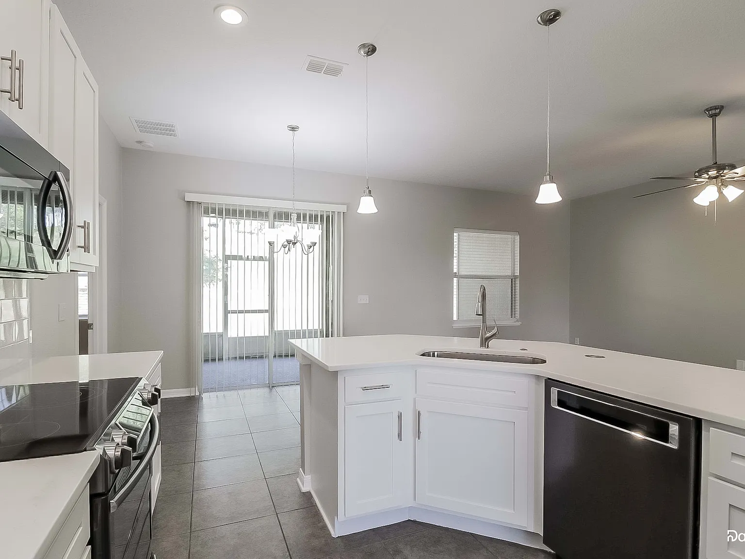 4 bed, 2.0 bath, 2062 sqft, $2,700 — Photo 4