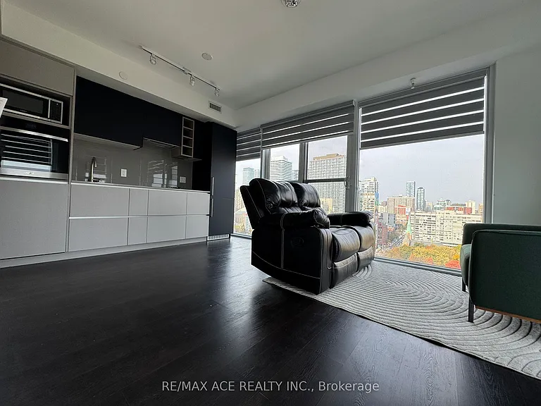 319 Jarvis St #2010 — Photo 2
