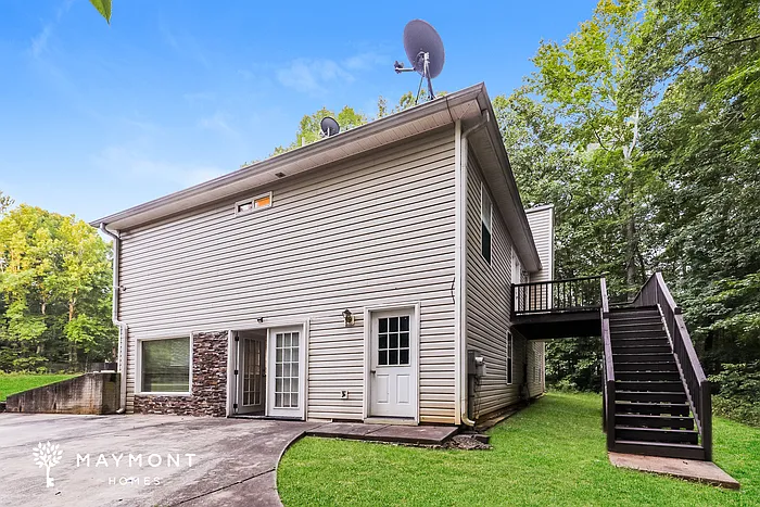 425 Misty Brook Ct — Photo 12
