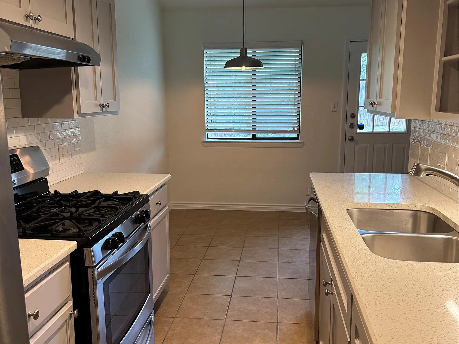 2 bed, 1.5 bath, 988 sqft, $1,900 — Photo 4