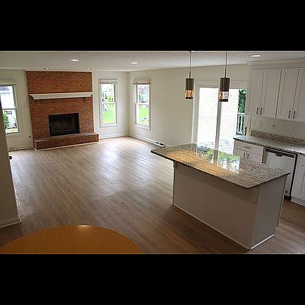 3rd image of 4214 Arlington Dr
