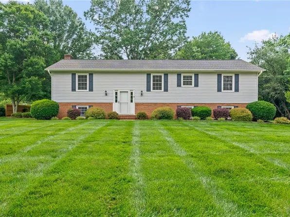 4760 Sherborne Dr, Pfafftown, NC 27040