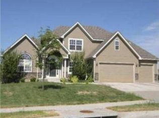 1820 NE Park Ridge Cir, Lees Summit, MO 64064