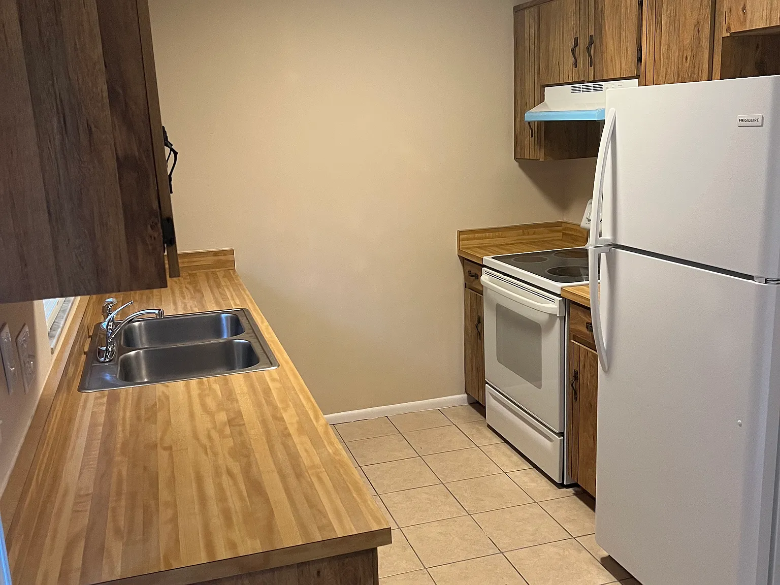 2 bed, 1100 sqft, $1,600 — Photo 3