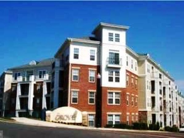 2465 Army Navy Dr APT 205
