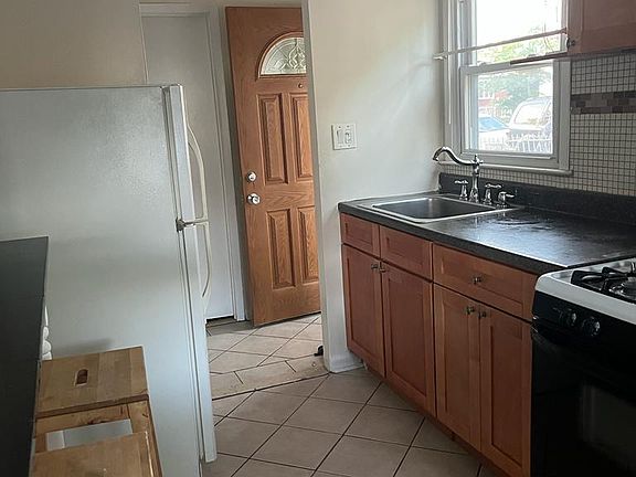 5th image of 155-66 116th Ave Unit 2