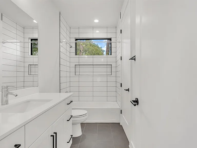 408 W Odell St #2 — Photo 23