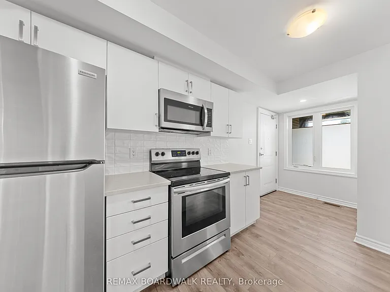 780A March Rd #29 — Photo 4