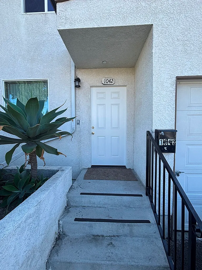 5 bed, 1928 sqft, $4,200 — Photo 2