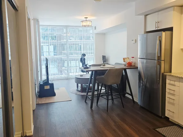 3091 Dufferin St #319, Toronto, ON M6A 0C4