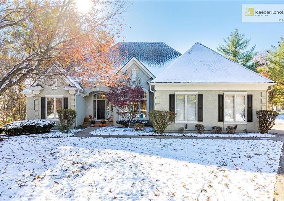 Gorgeous 1.5 Story on treed cul de sac lot