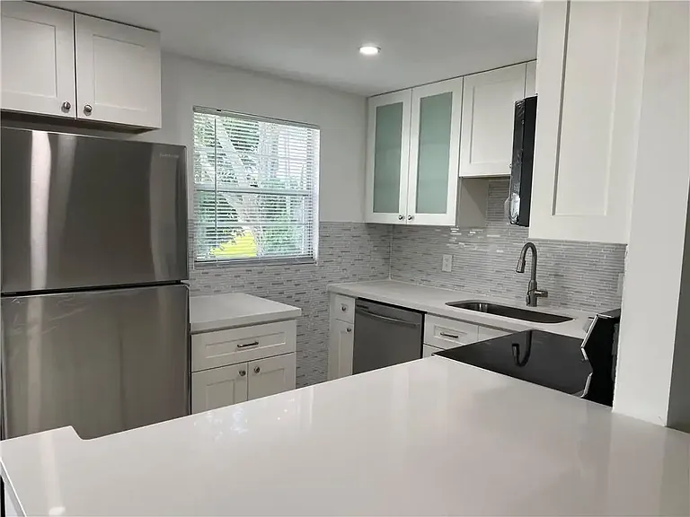 321 Newport Ct #V-unit 321 — Photo 34