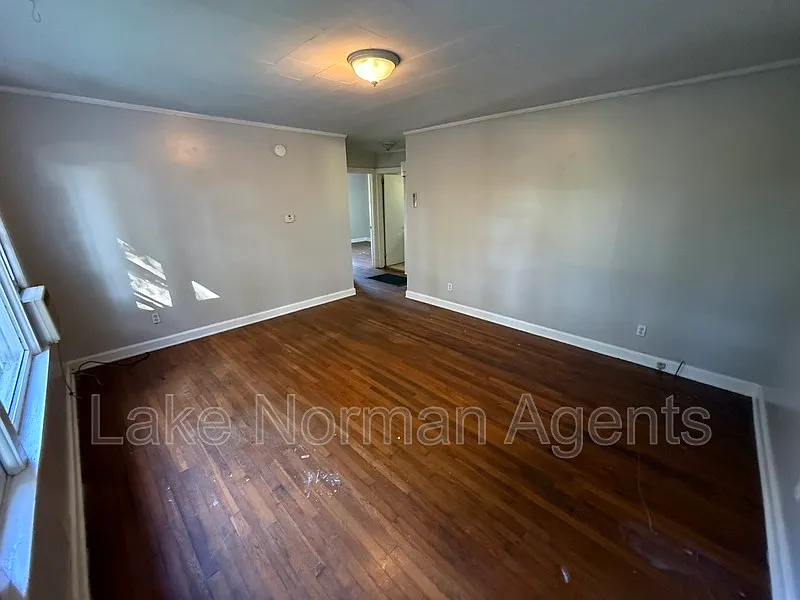 2 bed, 1.0 bath, 806 sqft, $1,200 — Photo 4