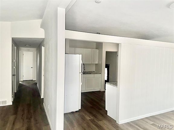 5th image of 2136 Sun Valley Dr