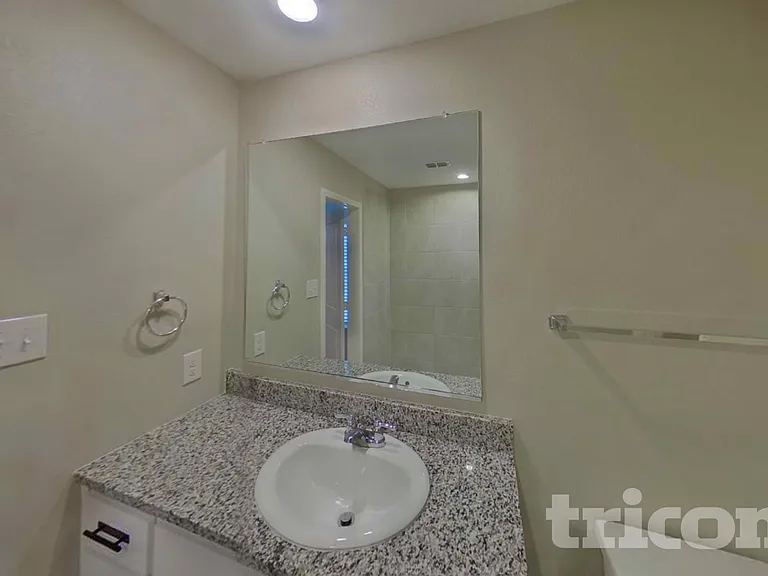 6445 Middlebury Dr — Photo 10