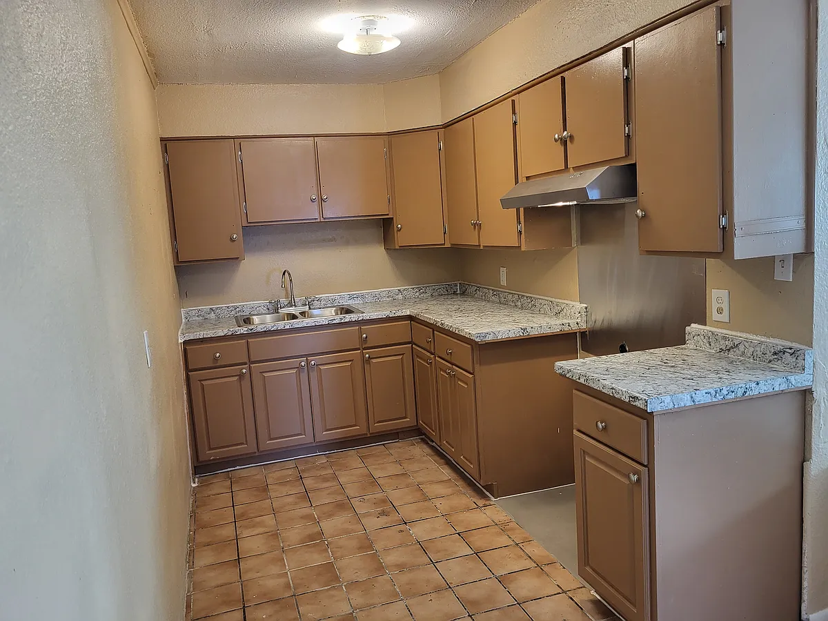 Building Photo - 2905 Barrios St #2