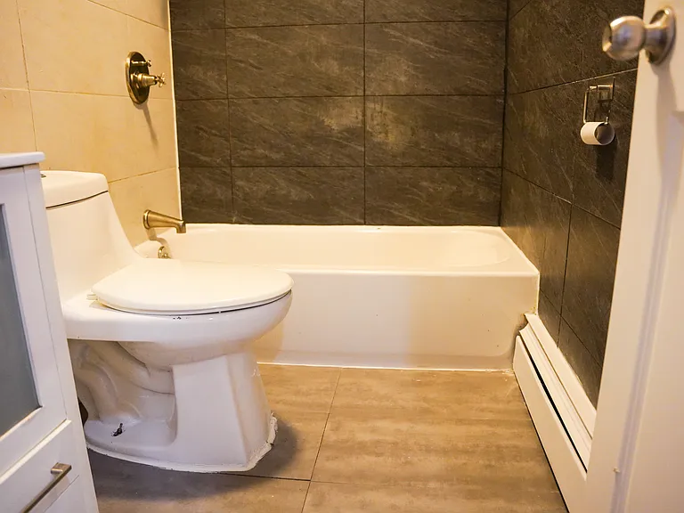 1035 Jefferson Ave #2 — Photo 11