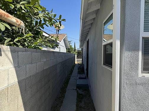 3rd image of 350 W Poplar St