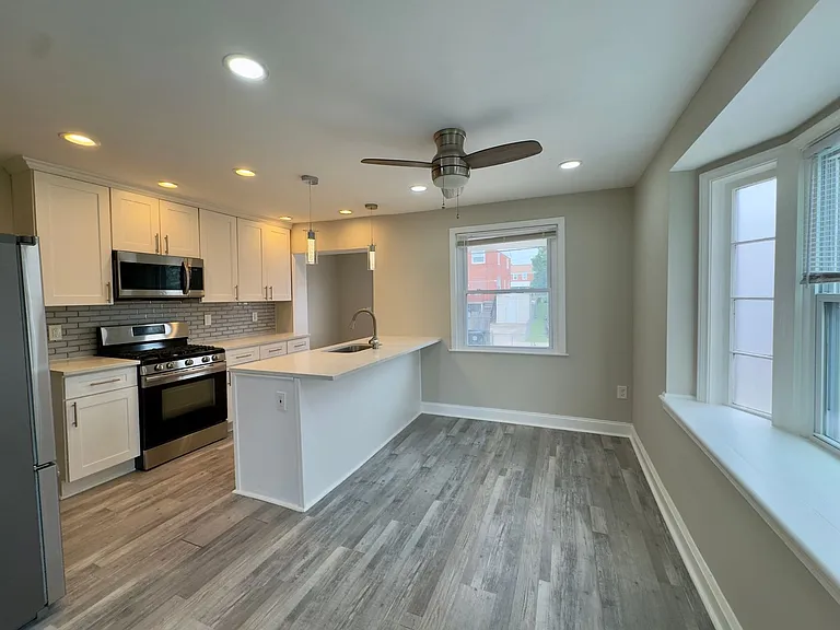 1922 Ewald Ave — Photo 3