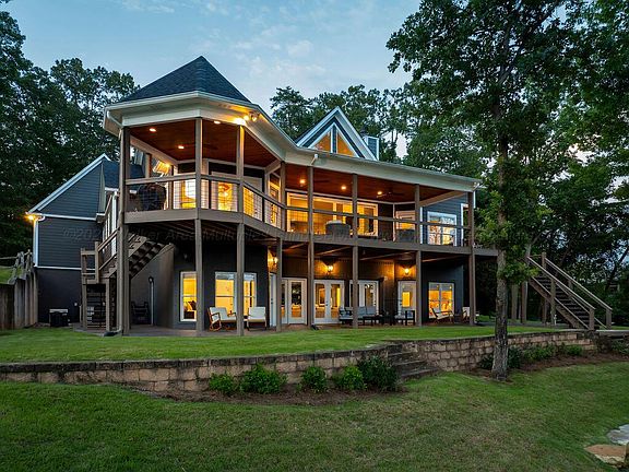 3rd image of 642 Country Rd #2015