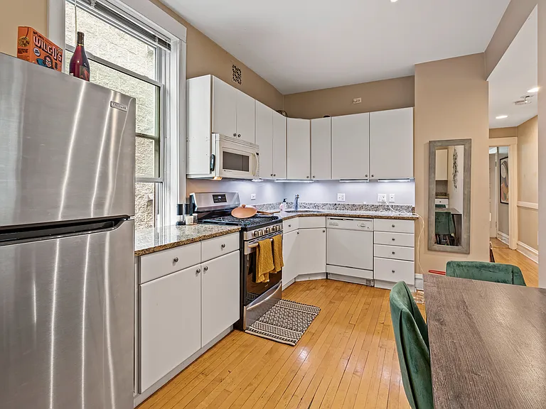 2335 N Oakley Ave #2 — Photo 2
