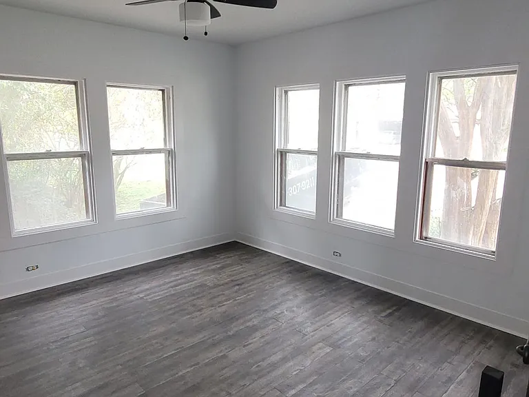 2820 Fort Ave — Photo 14