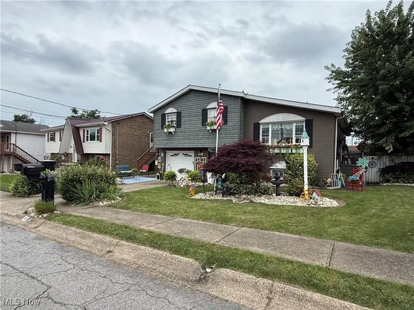 116 Arena Dr, Weirton, WV 26062