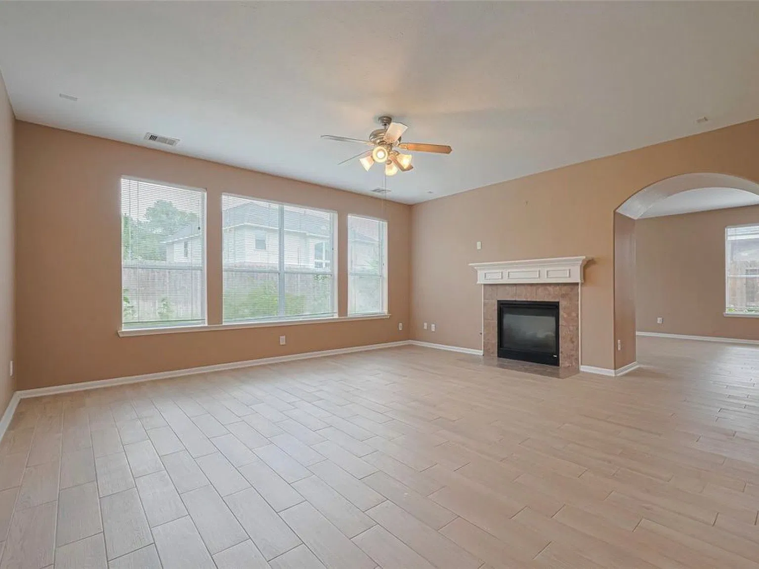 6 Bedrooms, Missouri City. 3,200 Month — Photo 3